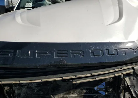 2017 Ford F250 Super Duty z USA, uszkodzony, nr VIN 1FT7W2BT8HED25560